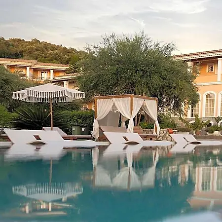 Nefeli Hotel 3*