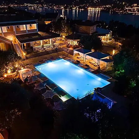 Nefeli Hotel 3*
